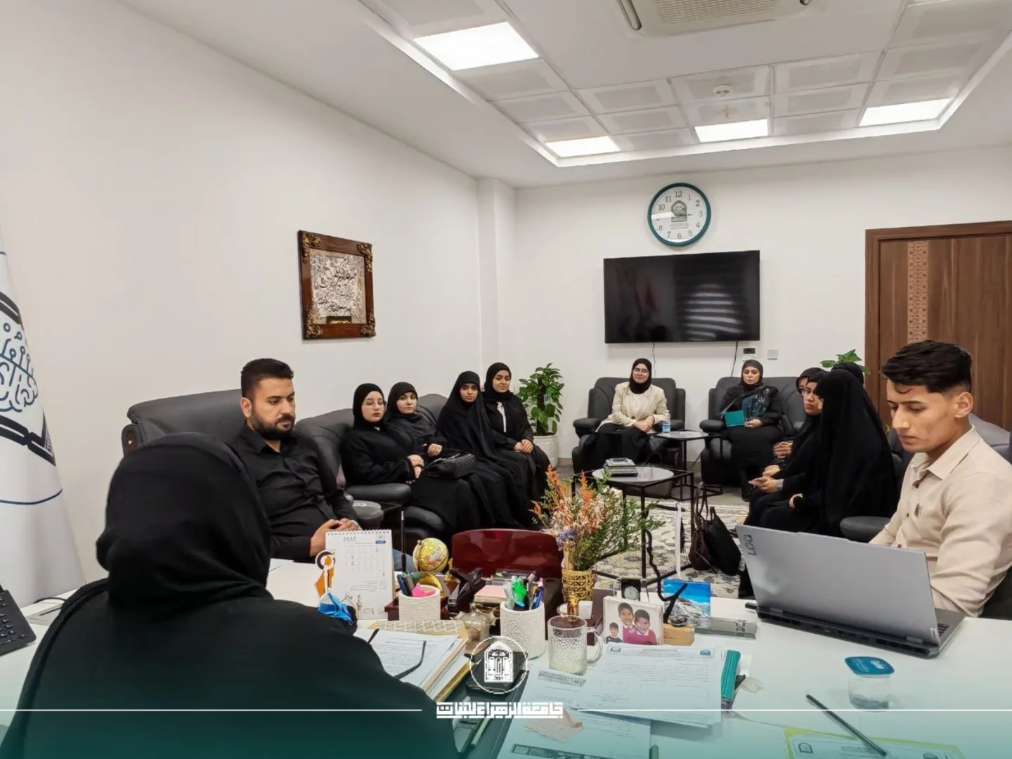 العميدة تبحث آليات إدارة منصة WomenAI Hub بالشراكة مع مركز الحاسبة والطالبات