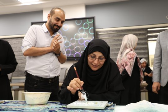 كلية الهندسة تُرسّخ الهوية المحلية بورشة نظرية وعملية لصناعة الكاشي الكربلائي بالتعاون مع العتبة الحسينية المقدسة