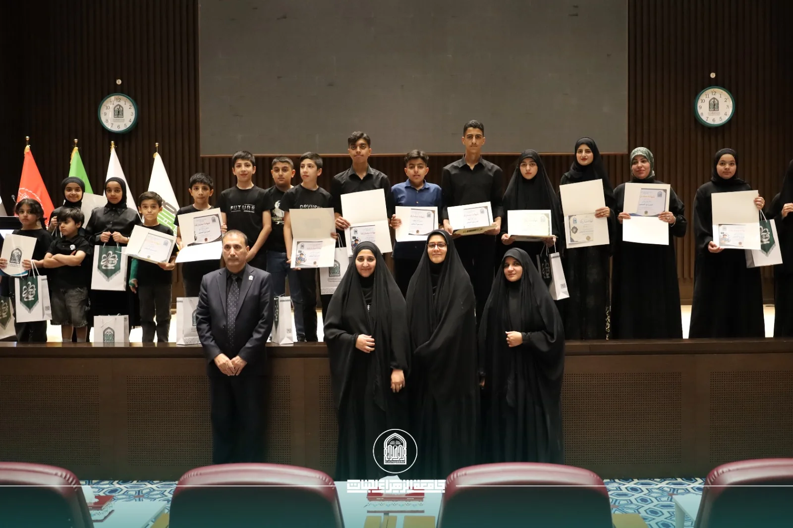 كلية التربية تختتم دورة "المبرمج الصغير" وتكرّم الأطفال المشاركين