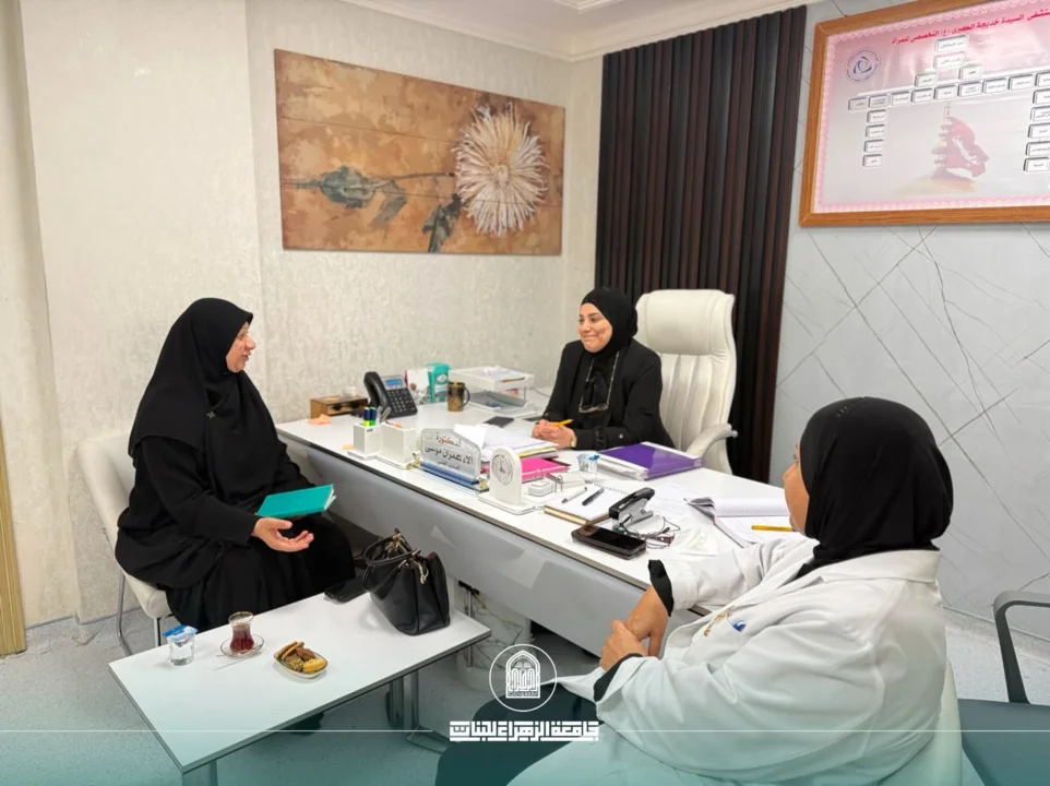 تعزيزاً لجودة التعليم الصيدلاني.. عميدة كلية الصيدلة تبحث آفاق التعاون التدريبي مع مستشفى السيدة خديجة (ع)