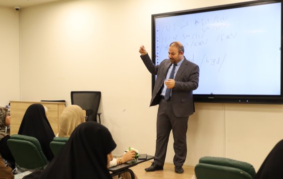 كلية التربية في جامعة الزهراء (عليها السلام) للبنات تنظم دورة تدريبية متخصصة في مهارات النطق الصحيح للغة الإنجليزية