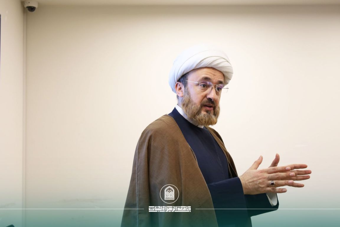 Training Course Titled “The Art of Public Speaking” Enhances Students’ Skills at College of Education