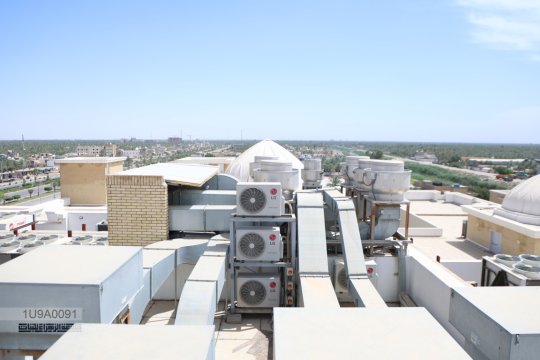 A modern university environment equipped with advanced cooling and air-renewal systems.