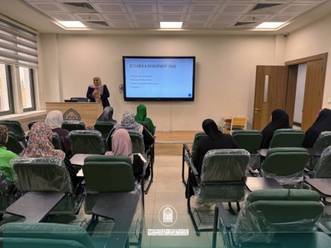 كلية الصيدلة تقيم ورشة علمية حول هيكلية المصانع الدوائية ودور كل قسم فيها