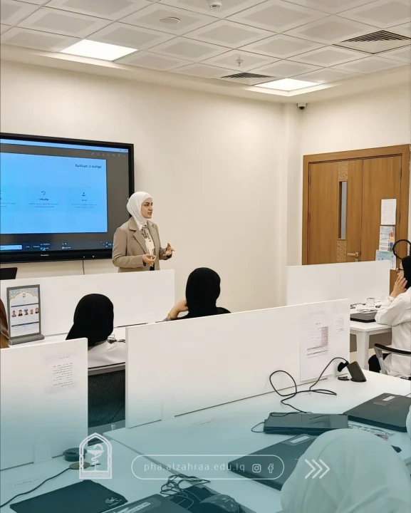 ⁨ ورشة علمية في كلية الصيدلة حول التكامل بين الذكاء الاصطناعي والذكاء العاطفي في الممارسة الصيدلانية .