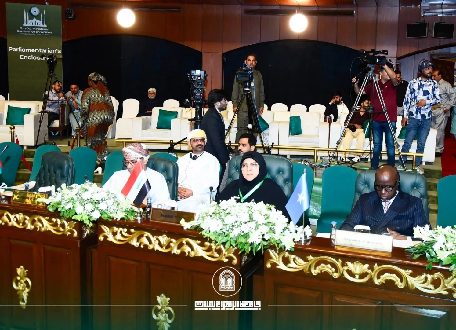 عميدة كلية الهندسة وكوادرها وطالباتها يهنئون رئيسة جامعة الزهراء (ع) للبنات بتمثيل العراق في المؤتمر الوزاري التاسع لمنظمة التعاون الإسلامي بشأن المرأة