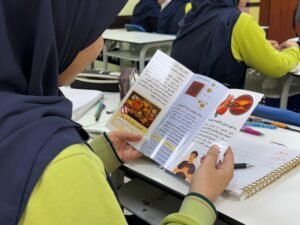 كلية الصيدلة تستمر بحملاتها التوعوية للتقليل من الأمراض وغرس مفاهيم الوقاية منها