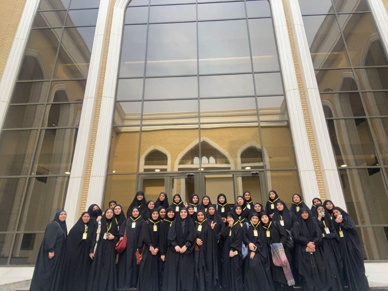 ضمن الزيارات المدرسية العلمية التي تقوم بها بعض المدارس، جامعة الزهراء للبنات تستقبل (ثانوية الزهراء للبنات) خلال سفرة مدرسية.