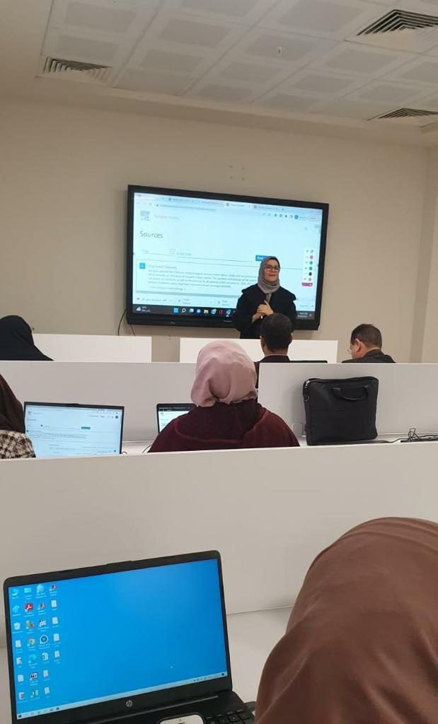 كلية التربية تقيم ورشة علمية حول النشر في المجلات الرصينة