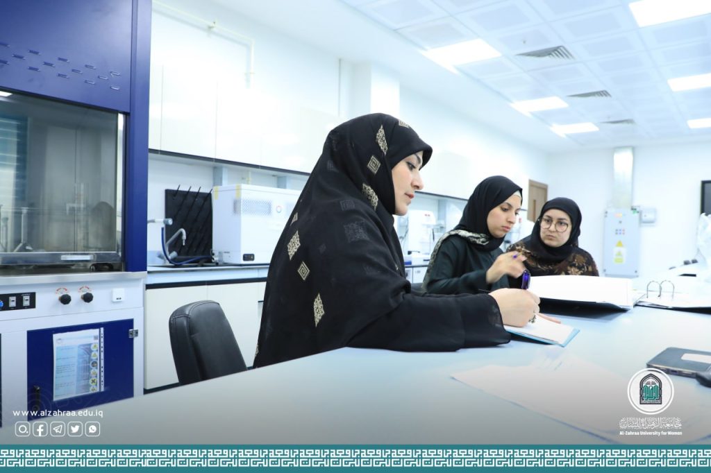 قسم ضمان الجودة والأداء الجامعي يتأكد من توفير معايير الجودة داخل مختبرات جامعة الزهراء