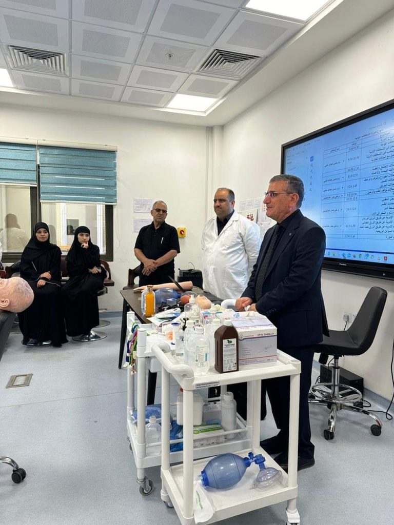 جامعة الزهراء (عليها السلام) للبنات تقيم دورة تدريبية استعداداً للمباشرة بالمفرزة الطبية الخاصة بالزيارة الأربعينية