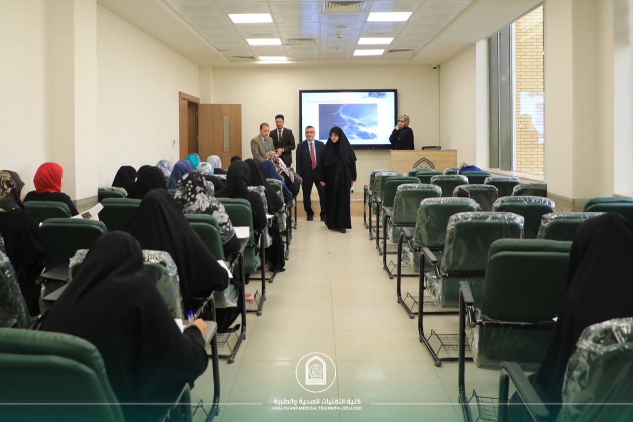رئيسة جامعة الزهراء(عليها السلام) للبنات تجري جولة لمتابعة الامتحانات في كلية التقنيات الصحية والطبية