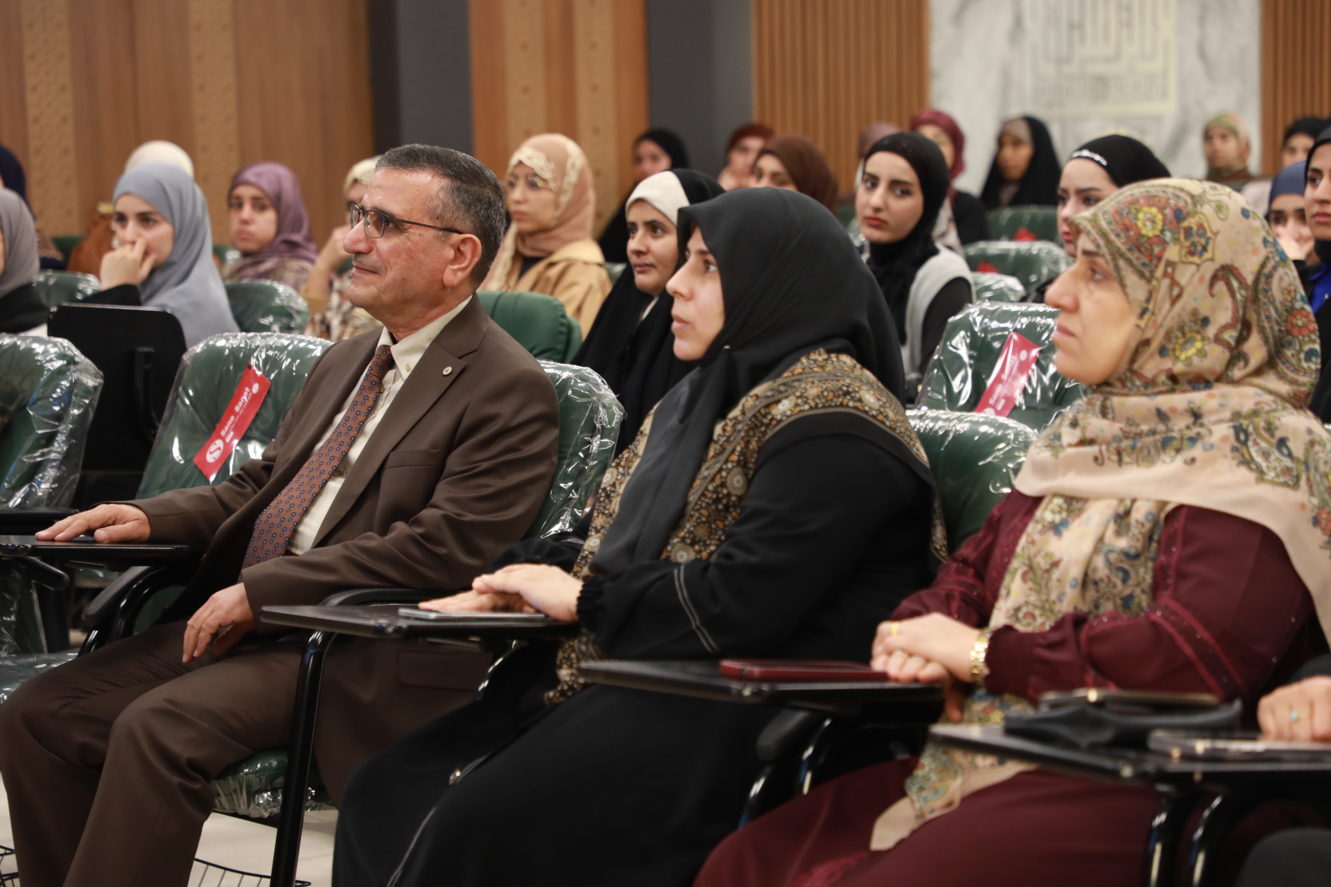 جامعة الزهراء (عليها السلام) للبنات تطلق حملة توعوية حول الفحص المبكر لسرطان الثدي تحت شعار "الفحص المبكر حياة لك"