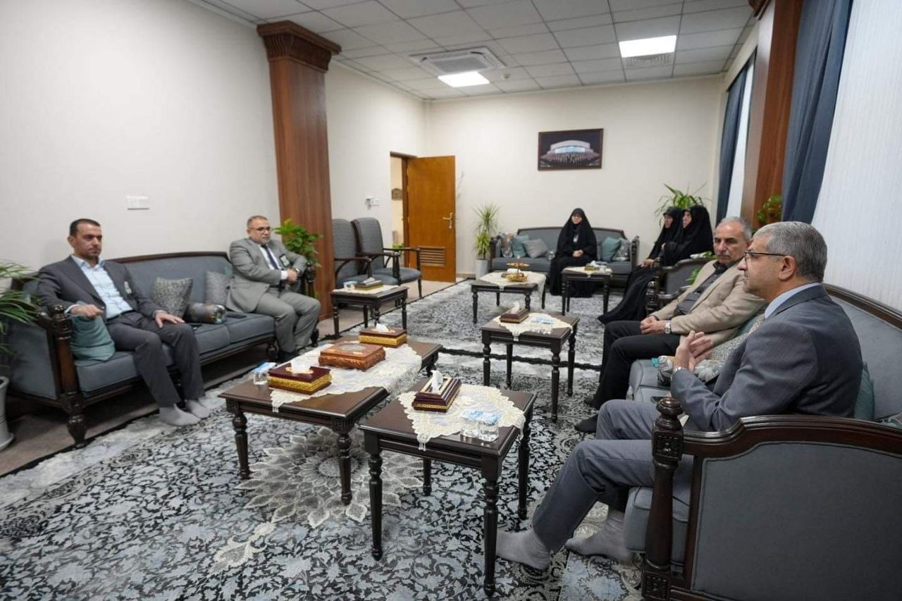 Delegation from Al-Zahraa University Holds Discussions with Al-Warith and Al-Ameed Educational Groups Regarding Follow-Up of its Graduates
