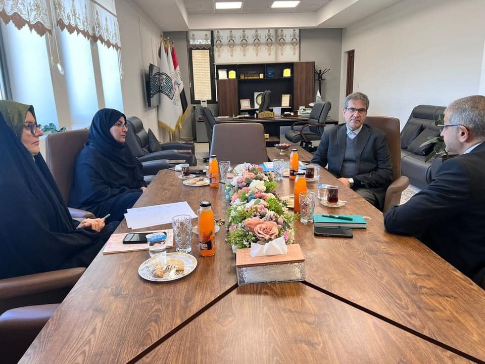 Al-Zahraa University Vice President for Scientific Affairs, Prof. Dr. Zuhair Mohammed Ali Jadoa, welcomed the representative of Iran University of Science and Technology, Prof. Dr. Abolfazl Vahedi, in the presence of the Dean of the College of Information Technology Engineering, Prof. Dr. Ghaidaa Abdul Hussein Al-Mulla, and the Dean of the College of Education, Prof. Dr. Iman Bahiyah.