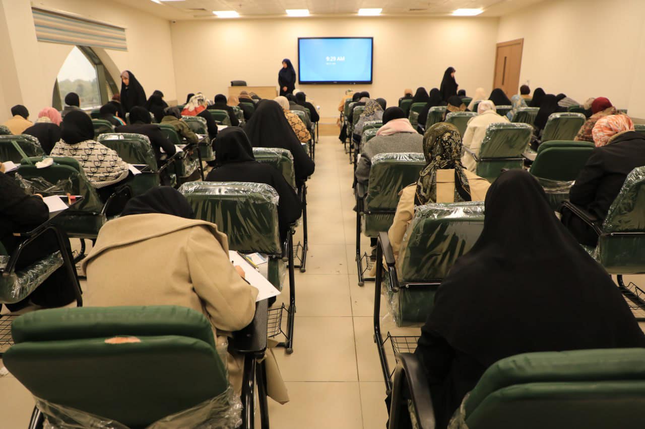 Al-Zahraa University for Women witnessed the commencement of the first day of semester exams for second-year students at the College of Information Technology Engineering, in the Artificial Intelligence Engineering and Cybersecurity Engineering Departments.