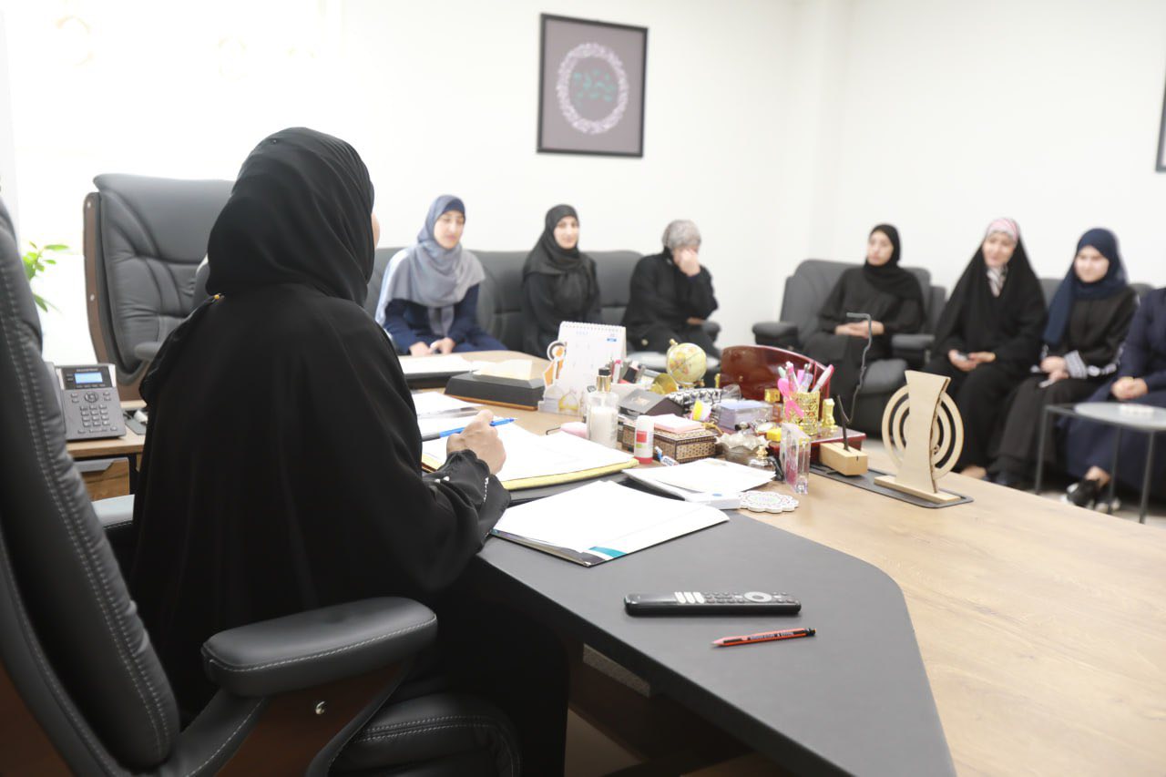 A Meeting held by the Dean of the College of Engineering and Information Technology at Al-Zahraa University for Women with the Administrative Staff